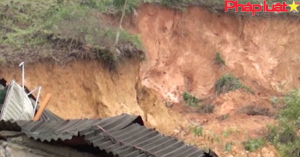 Sạt lở núi ở Quảng Ngãi