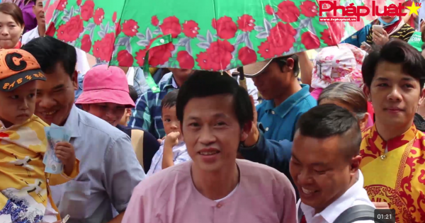 Tấp nập du khách tham quan Nhà thờ Tổ nghiệp của nghệ sỹ Hoài Linh