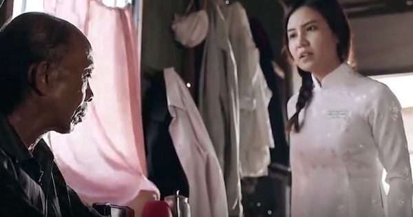 Cha già oằn lưng lao công kiếm tiền mua iphone cho con gái