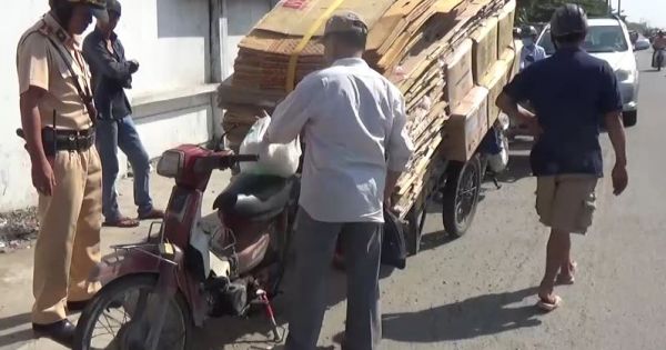 TP HCM: Mạnh tay xử lý xe thô sơ chỏ hàng công kềnh
