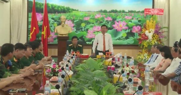 Bí thư Thành ủy TP HCM thăm các đơn vị y tế