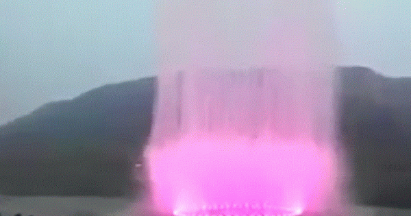 Hút hồn với màn trình diễn nhạc nước trên biển