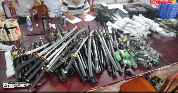 Thu giữ hơn 300 mã tấu, kiếm, lê của các đối tượng phê đá