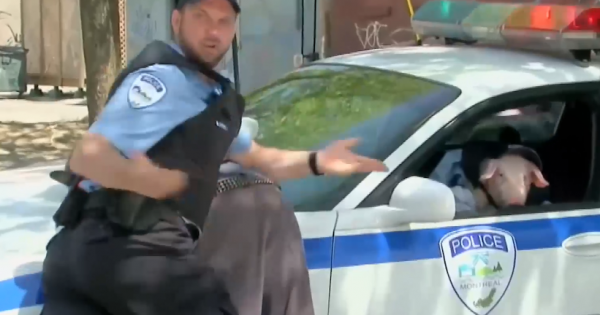 Giúp Police mở cửa xe áp giải tội phạm, ngạc nhiên với chú 