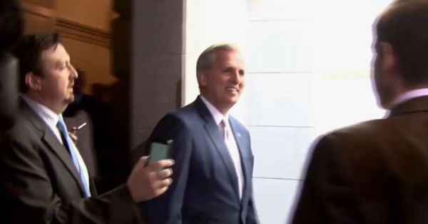 Trump bỏ qua lời hứa về Obamacare như gió bay xa