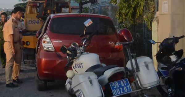 Ô tô nổ lốp đâm văng xe máy, một người tử vong