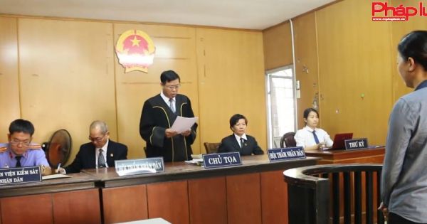 Phạt hành chính nữ tiếp viên Asiana Airline vận chuyển đô la trái phép