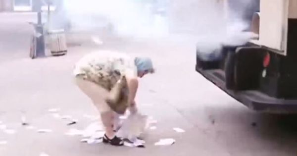 Hai cụ già cài bom vào cửa xe chở tiền... và cái kết.