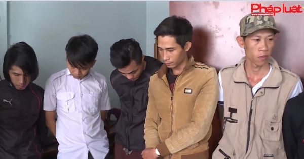 Bắt 12 đối tượng sử dụng ma tuý đá trong quán Internet