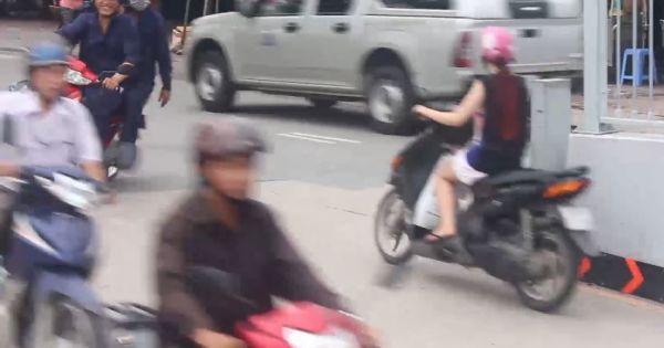 Nguy cơ tai nạn giao thông qua hầm chui cầu Điện Biên Phủ