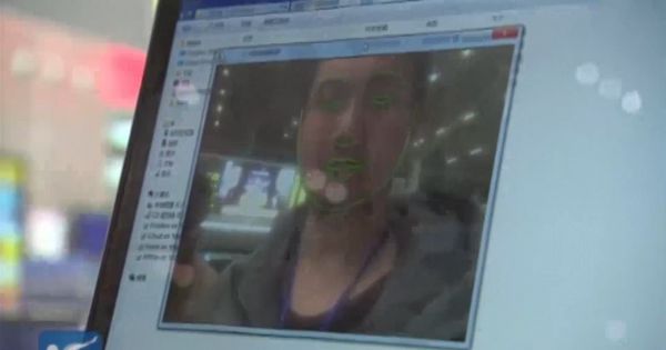 Trung Quốc triển khai robot cảnh sát để bảo vệ người dân