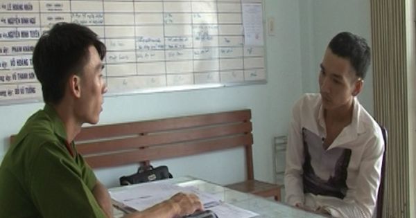 Bắt 2 đối tượng trộm cắp tại cửa hàng điện thoại