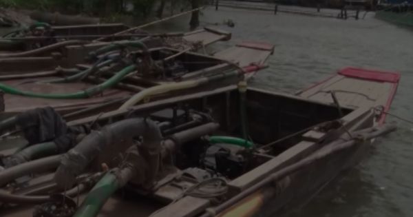 Bắt quả tang 6 ghe cây khai thác cát trái phép