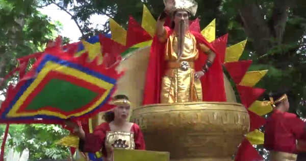 Đông đảo người dân dâng hương giỗ tổ Hùng Vương tại Đầm Sen