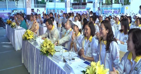 Hàng ngàn người tham gia chiến dịch vì an toàn giao thông đường bộ