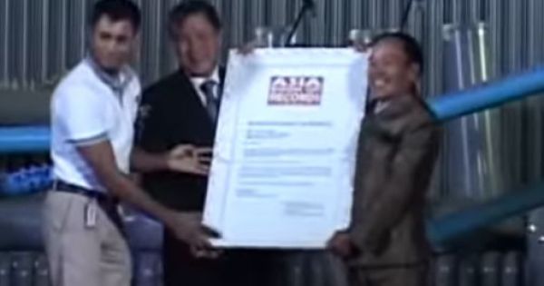 Quái kiệt Mai Đình Tới biểu diễn dàn nhạc khủng từ các ống nhựa