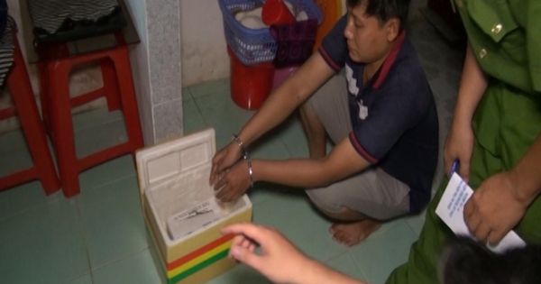 Bắt giữ đối tượng tàng trữ lượng lớn ma túy đá