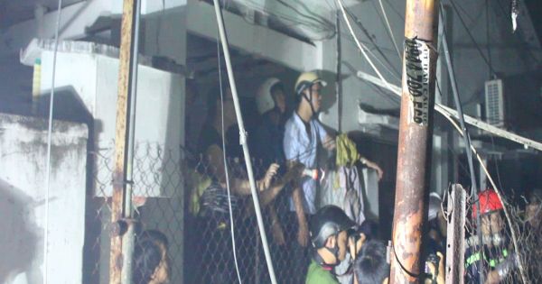 Cháy lớn trên tầng hai, cả gia đình chạy thoát an toàn