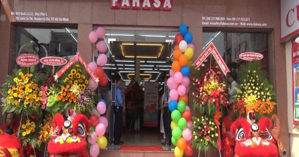 FAHASA Củ Chi tặng quà học sinh nghèo vượt khó học giỏi nhân lễ khai trương