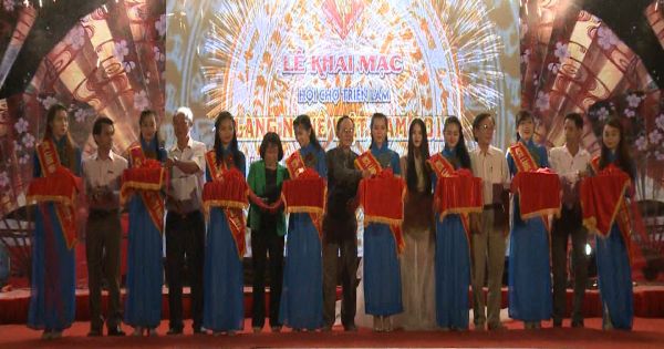 Tưng bừng khai mạc “Hội chợ triển lãm làng nghề Việt Nam 2017”