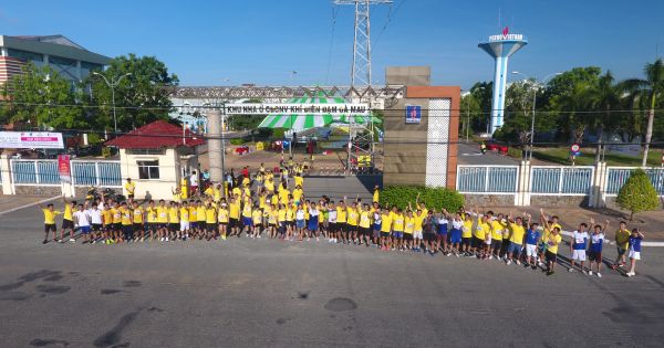 Sôi nổi giải chạy việt dã PVCFC 2017