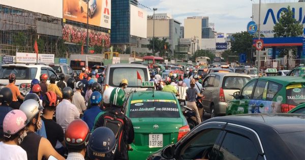 Cửa ngõ sân bay Tân Sơn Nhất kẹt cứng dip lễ 30/4 – 1/5