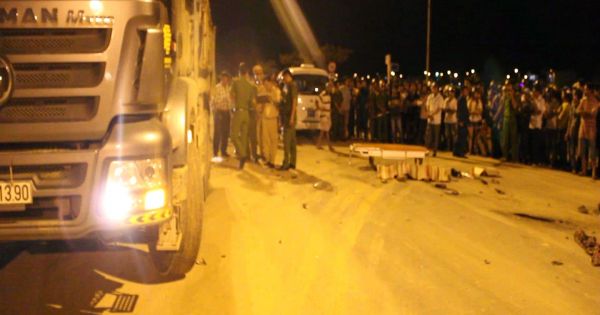 Đà Nẵng: Va chạm với xe tải, nam thanh niên tử vong tại chỗ