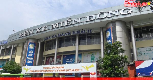 Kẹt cứng hành khách đi lại dịp lễ tại bến xe miền Đông