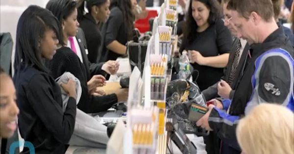 Mỹ: Tăng trưởng thấp nhất trong 3 năm qua do chi tiêu giảm