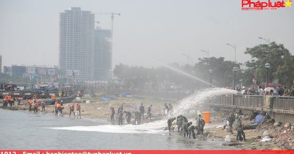 Diễn tập khắc phục sự cố tràn dầu trên sông Hàn