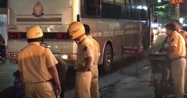 Xe khách biến số nước ngoài cán chết người đi xe đạp