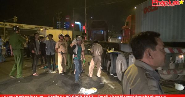 Xe container tông ba mẹ con thương vong tại quận Thủ Đức
