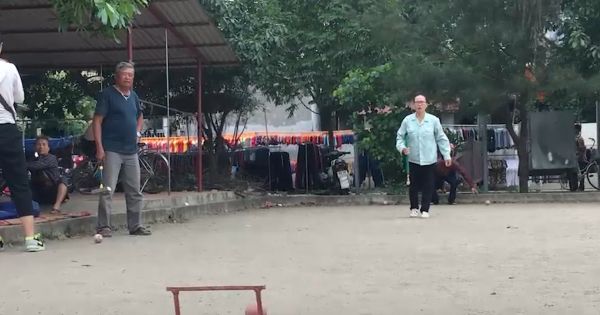 Môn thể thao quý tộc gây 'nghiện' với các cụ già ở làng quê