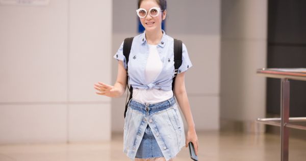 Lý Nhã Kỳ được fans vây quanh ở sân bay khi trở về từ LHP Cannes