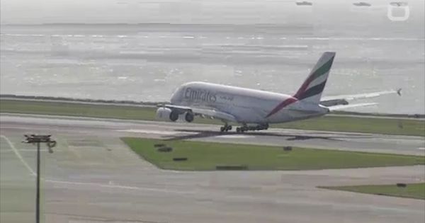 Các phản lực cơ chiến đấu của Trung Quốc lại chặn đầu máy bay Mỹ