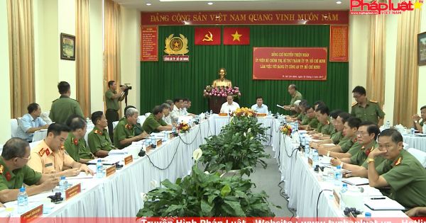 Ông Nguyễn Thiện Nhân làm việc với lực lượng Công an và PCCC TPHCM