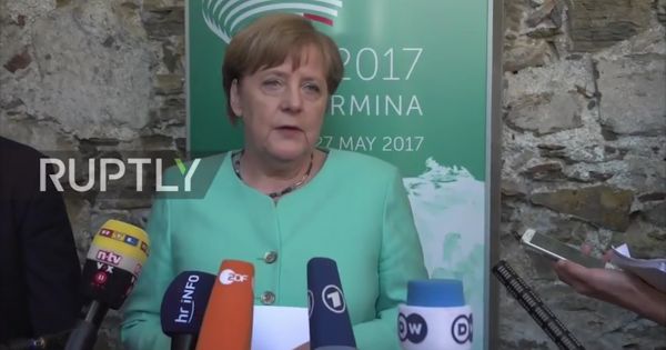 Merkel kêu gọi châu Âu phải đoàn kết trong tình cảnh không ổn định
