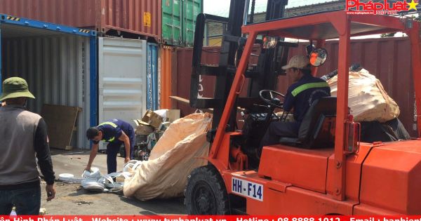 Hàng trăm thiết bị điện tử nhập lậu tại cảng Cát Lái