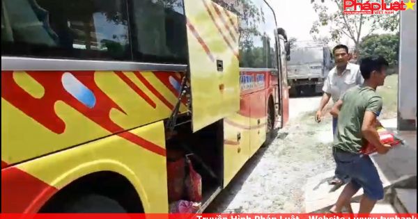 Thu giữ 145kg đạn chì trên xe khách