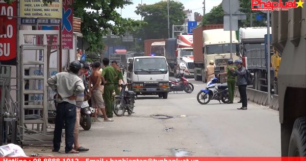 Xe ben chạy vào làn 2 bánh đâm chết cụ bà 65 tuổi