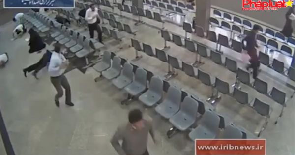 Khoảnh khắc khủng bố tấn công điên cuồng Quốc hội Iran
