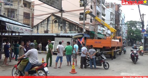 Đưa quan tài khỏi hố ga ở chợ phụ tùng xe máy lớn nhất tại TP.HCM