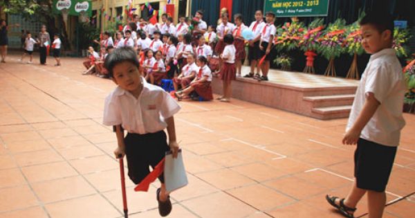 Điểm bao 16/06/2017: Cuộc đời của chú lính chì Thiện Nhân được viết thành sách