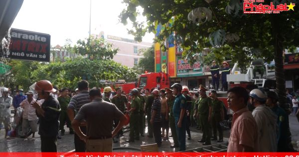 Cháy quán karaoke, nhiều khách bỏ chạy tán loạn