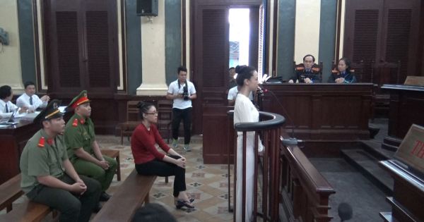 Mẹ ruột nói về sai lầm lớn nhất của Hoa hậu Phương Nga