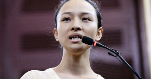 Bức thư nylon trong suốt thu hút chú ý của mọi người