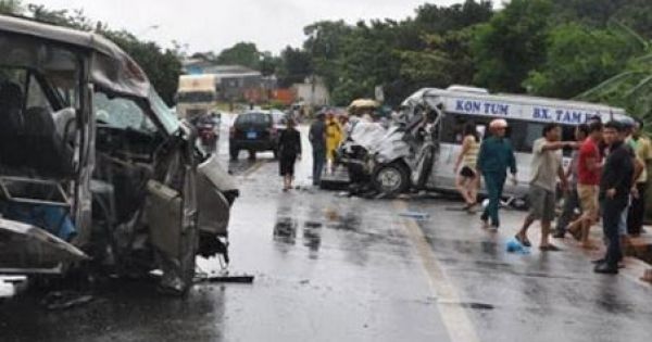 Điểm báo 01/07/2017: Hai xe khách tông nhau,14 người thương vong