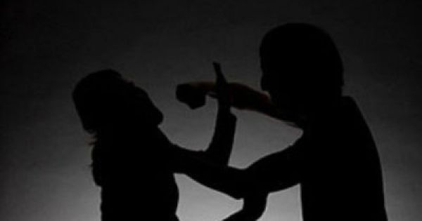 Ghen tuông, chồng đâm chết vợ ngay tại bệnh viện