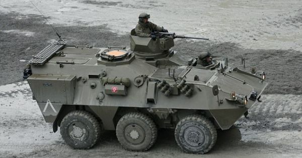 Chính phủ Áo gửi quân đội và xe bọc thép để ngăn chặn người di cư vượt biên