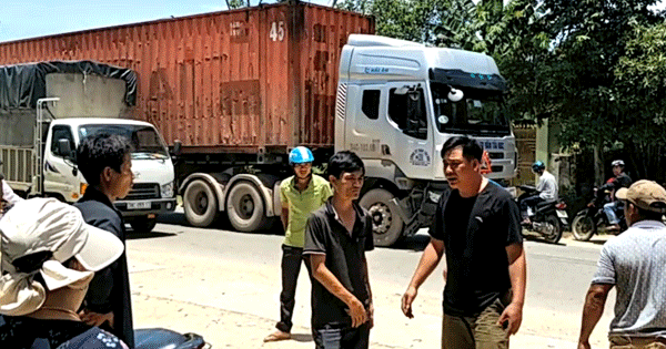 Ô tô va chạm liên hoàn, người phu nữ nhập viện cấp cứu nguy kịch